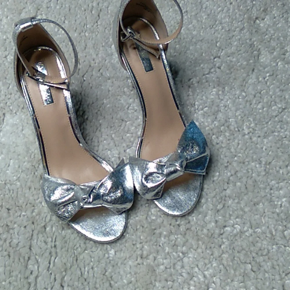 ASOS Mettalic/foil bow heels size 10.5 - Picture 3 of 16